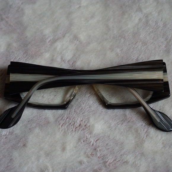 Theo Judy Black and White Acrylic Reading Eyeglasses - Picture 3 of 13